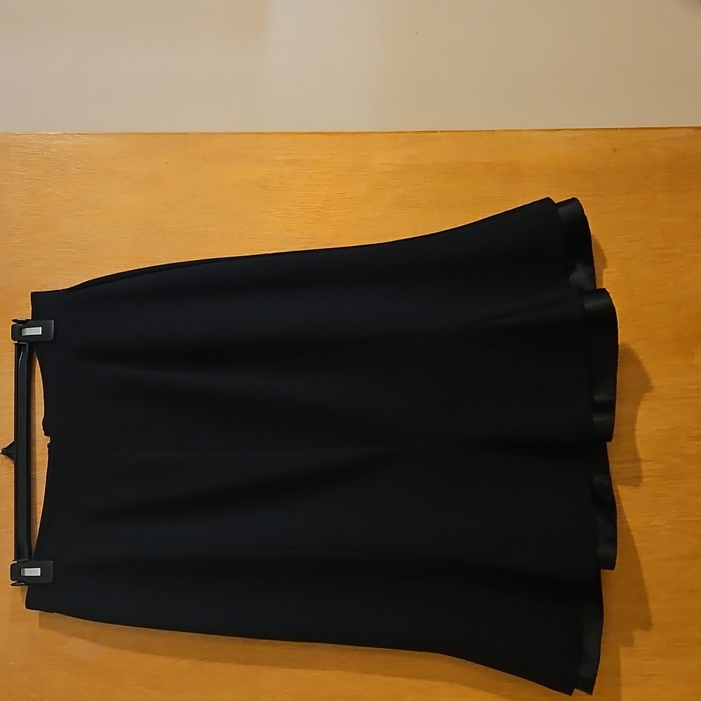 DONNA RAE Elegant Black Skirt